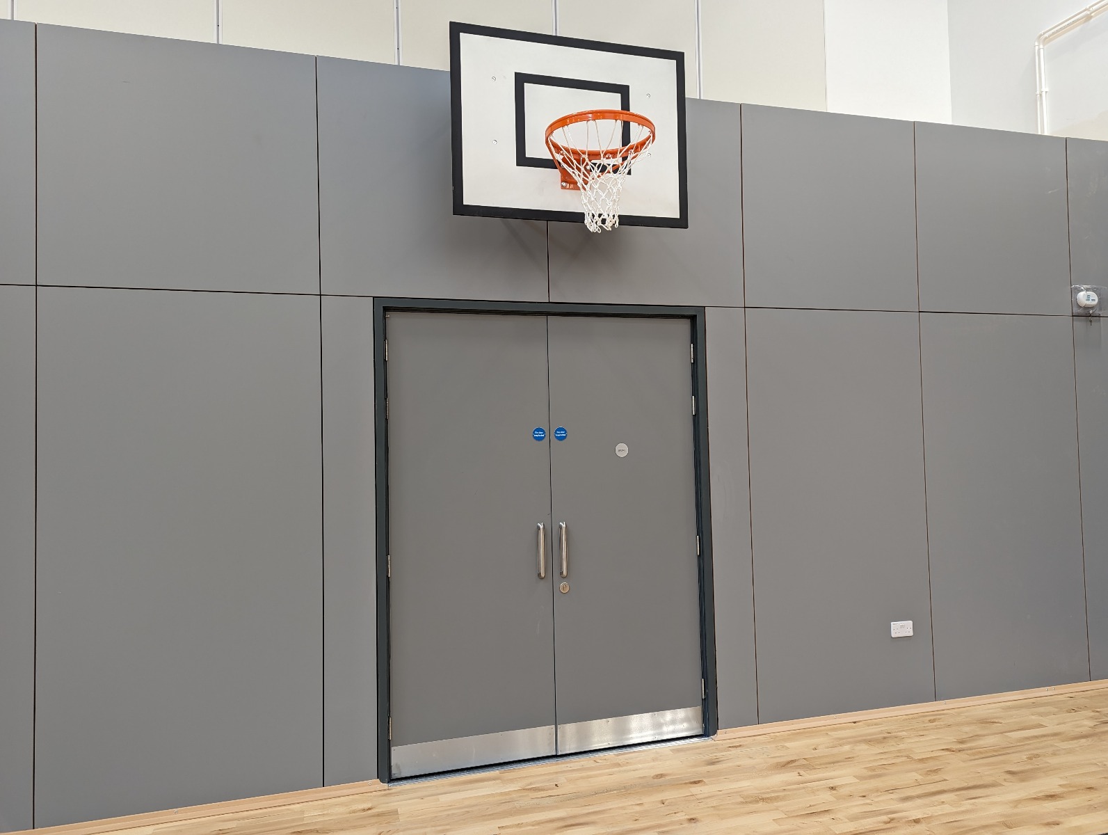 Sports hall wall panelling / Impact panels
