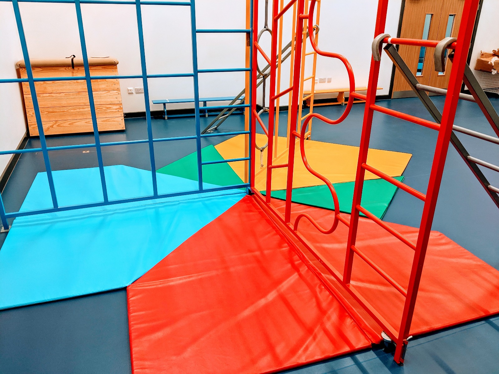 Steel foldaway climbing frame